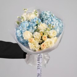 sbornyj buket s goluboj gortenziej 6